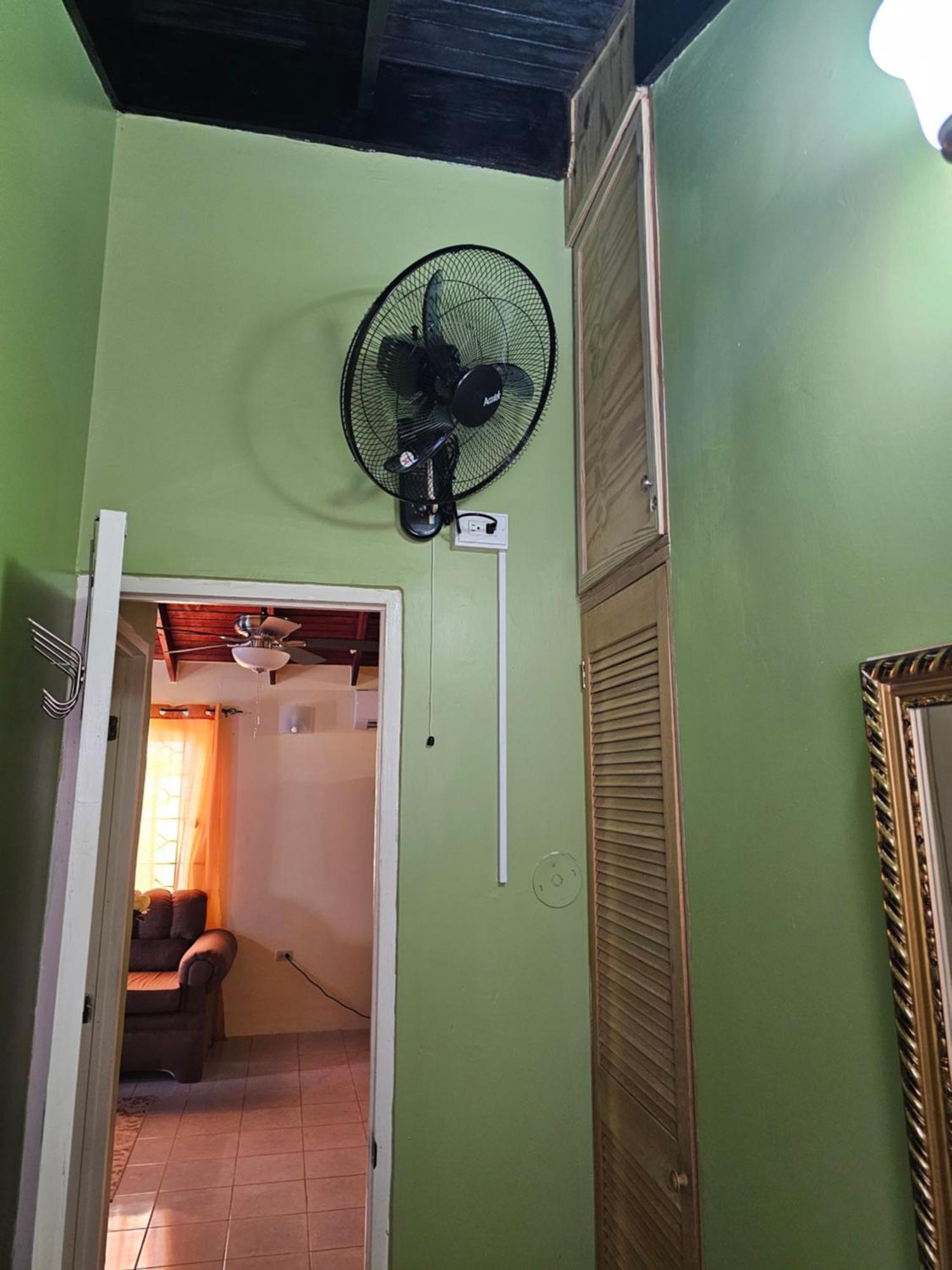 PRIVATE VACATION RENTAL, MONTEGO BAY